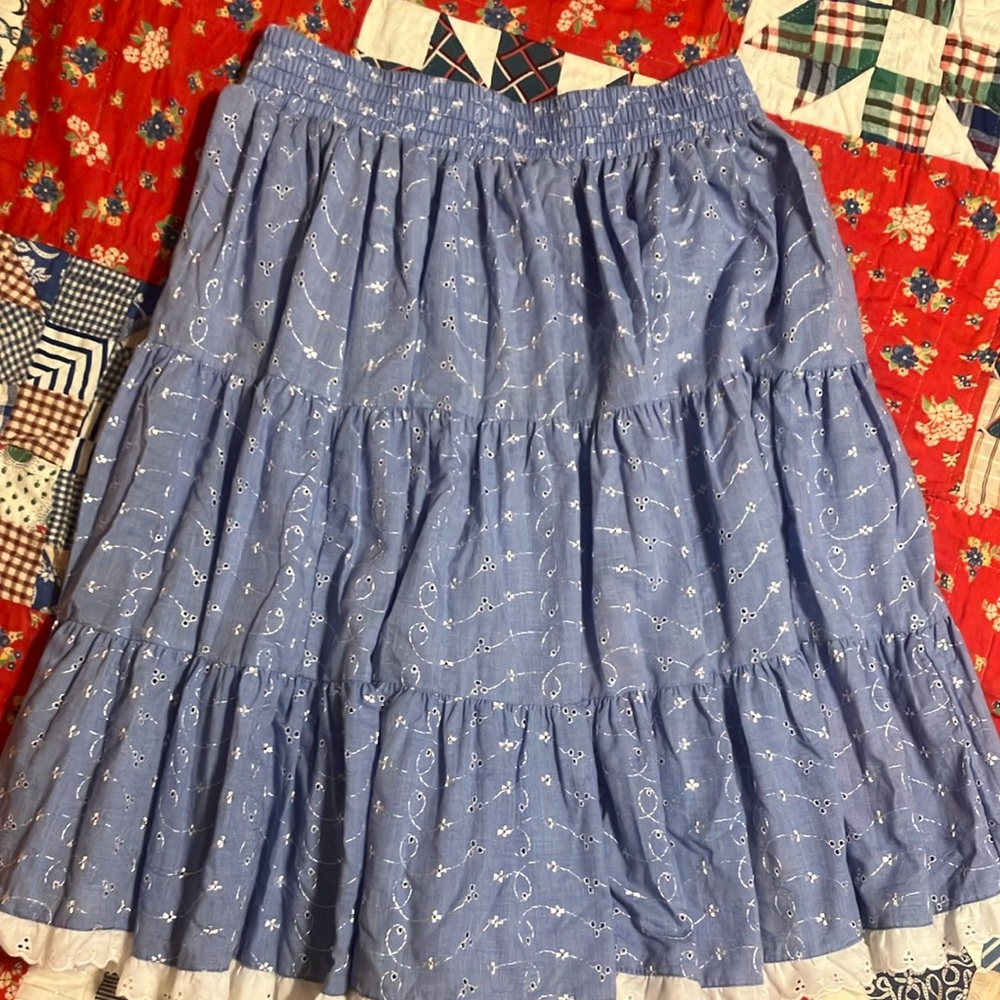 Square dancing skirt, size M.